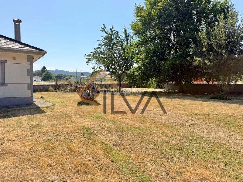 Foto c05cb7ea-97a1-4c84-bcbf-bdca8dc10150. Casa amb xemeneia calefacció aparcament a Outeiro de Rei