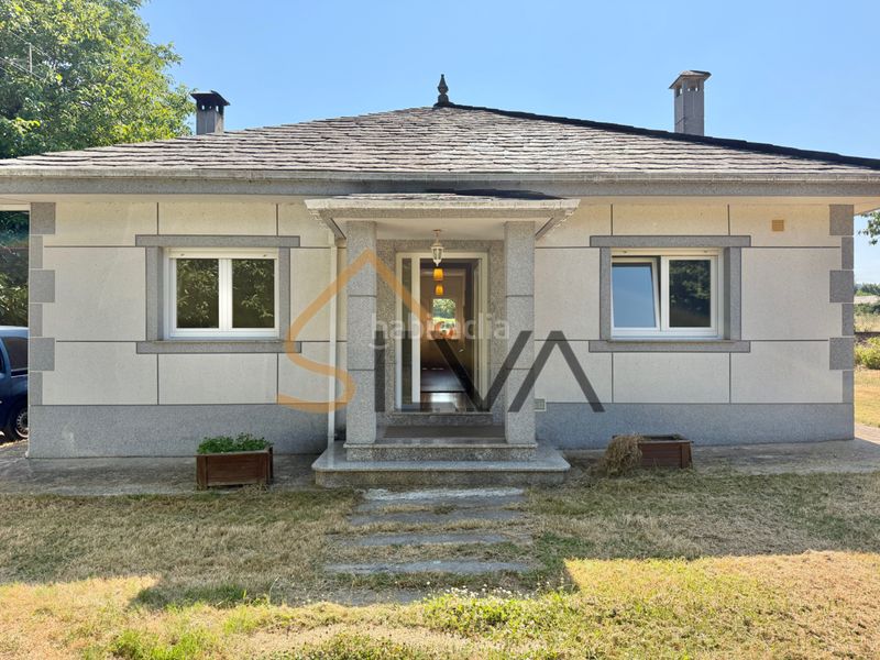 Foto ea08bf16-caba-41fd-a6dd-50ae7b23c424. Casa amb xemeneia calefacció aparcament a Outeiro de Rei