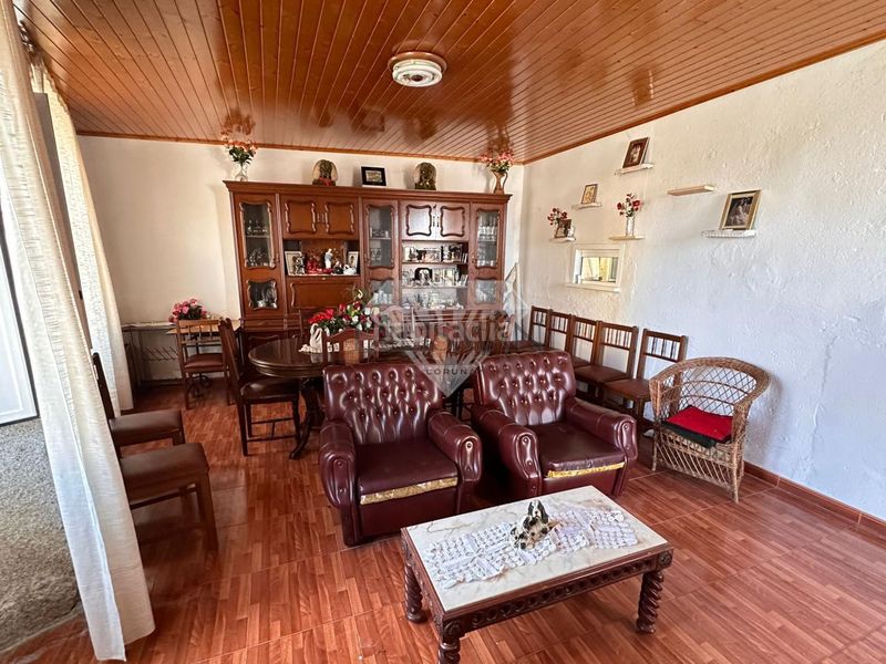Foto fa66a05e-b2b8-49cd-b68e-5f9486897e1f. Casa amb aparcament a Agolada