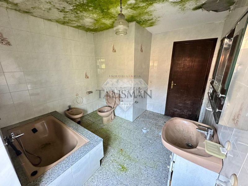 Foto ac283585-a915-42b7-badf-b49873063939. Maison dans Estrada (A)