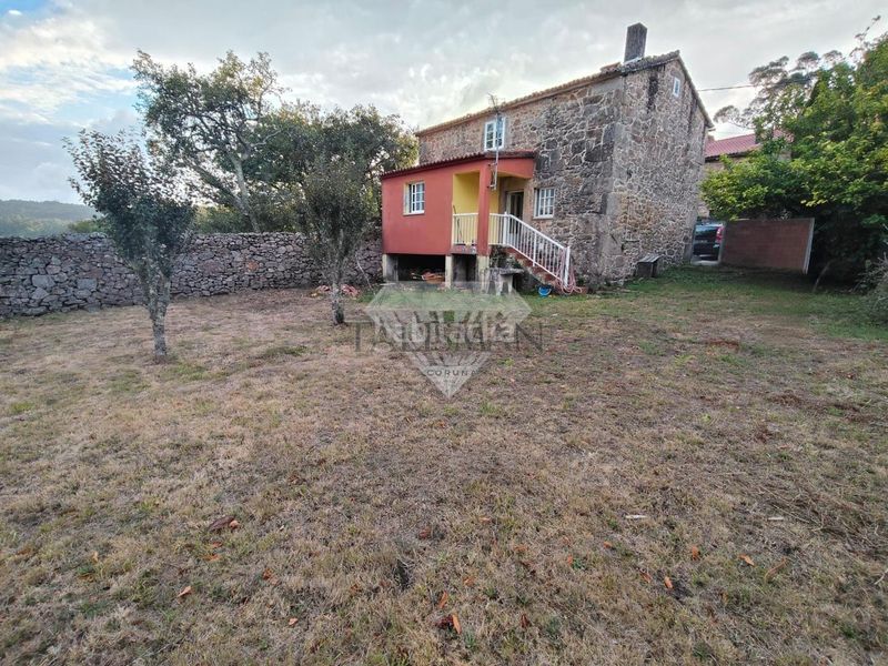 Foto b3c3a9e6-d38d-4f96-97f2-14c8ba621637. Casa a Vimianzo