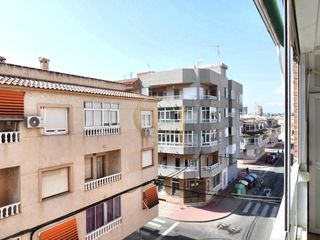 Appartement  Calle almoradí. Piso con terraza en calle almoradí, torrevieja