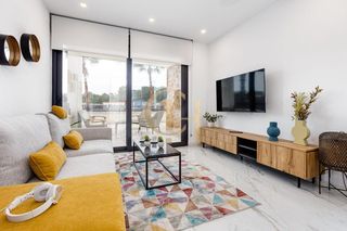 Casa a Urano 42. Precioso bungalow con su modernidad y sostenibilidad en torrevie