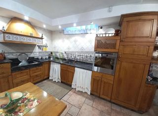 Casa en Avenida Madrid. Unifamiliar en venta en avda. madrid, 5 dormitorios.