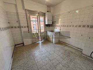 Pis a Juzgados. Piso en venta en centro, 3 dormitorios.