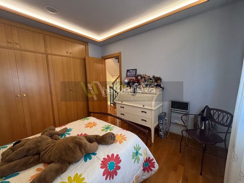 Foto 99c45c2a-9cc9-444b-92f8-cb2492195832. Casa amb calefacció aparcament piscina a Avenida Madrid Logroño
