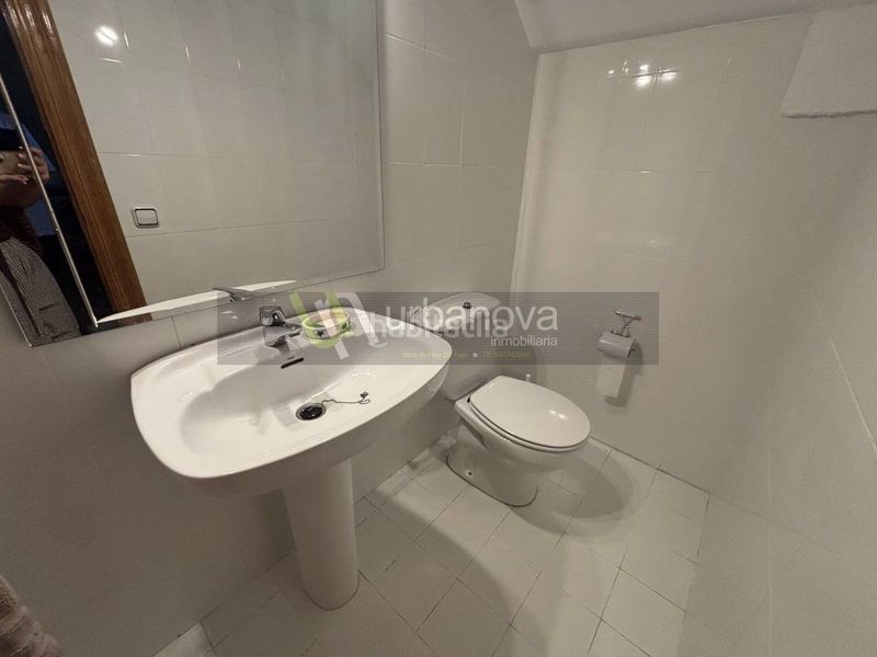 Foto 9cceb28f-3e75-476e-b516-8ebdc4268866. Casa amb calefacció aparcament piscina a Avenida Madrid Logroño