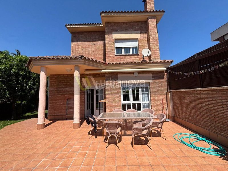 Foto bd5ecbfa-e5d9-48f2-ae5f-09bc0650a7f8. Casa amb calefacció aparcament piscina a Avenida Madrid Logroño