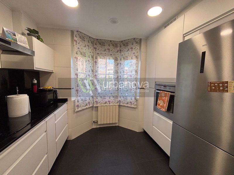 Foto f1acabe7-2025-4945-a270-dabf8f9d8565. Casa amb calefacció aparcament piscina a Avenida Madrid Logroño