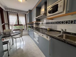 Etagenwohnung in Residencia. Piso en venta en centro, 3 dormitorios.