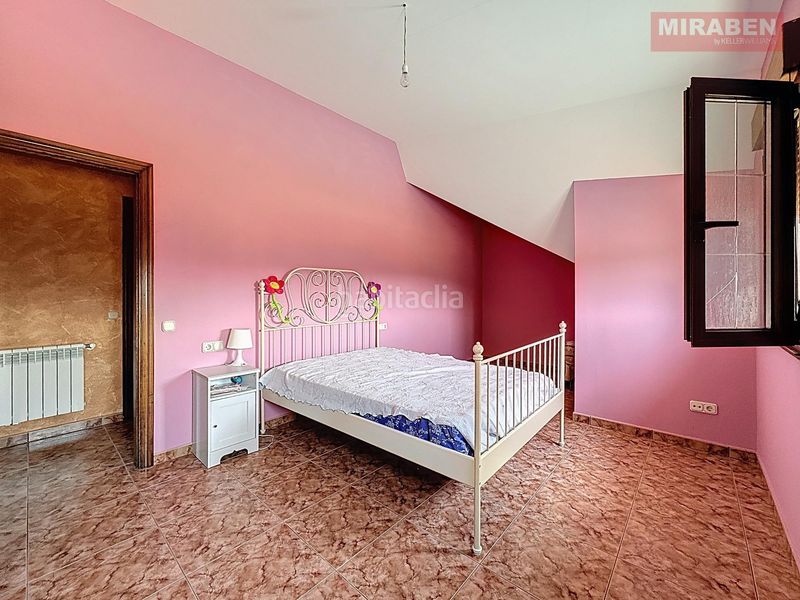 Foto aa62eef5-7c9e-475d-96f2-238e5c37a7e6. Casa con riscaldamento parcheggio in Dodro