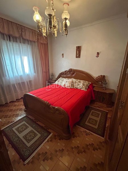 Foto 05560ddd-d0b3-46e5-ab41-e48b2d08a57e. Casa amb aparcament a Rianxo