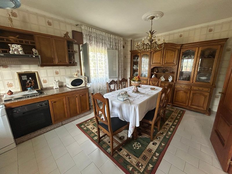 Foto 202595e9-0520-46f4-ba5b-fcfd5b4674d4. Casa amb aparcament a Rianxo