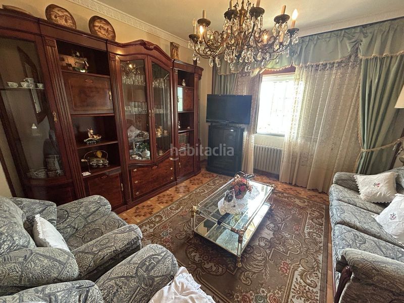 Foto 3bd71b7b-975f-4eee-9efe-b7b2a8692c40. Casa amb aparcament a Rianxo