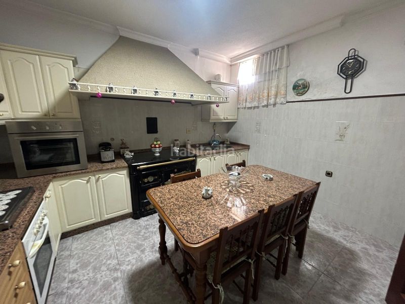 Foto 420b829e-7acc-4a5c-933a-3e1c1068db60. Casa amb aparcament a Rianxo