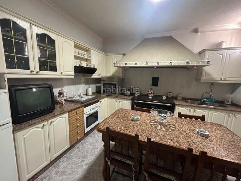 Foto 8237a521-d46d-460d-907c-fc75c87d1f0b. Casa amb aparcament a Rianxo