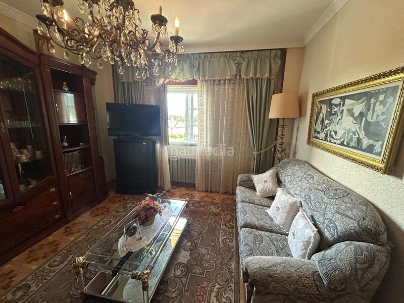 Foto 99ba89a7-b3d2-4d12-9728-6e5a946716cd. Casa amb aparcament a Rianxo