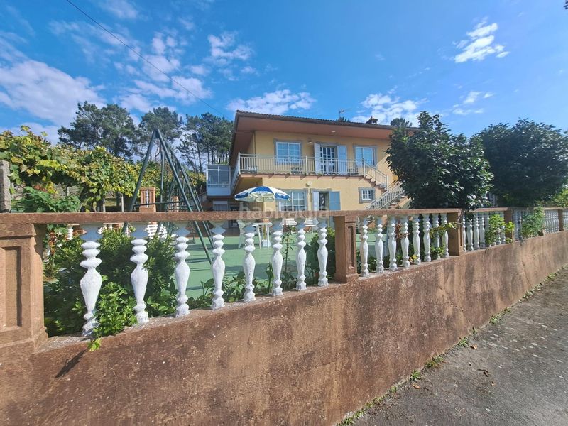 Foto b14fb0a7-944a-47ae-8f2a-184f4cd307c2. Casa amb aparcament a Rianxo