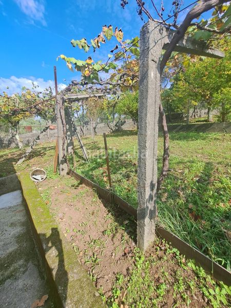 Foto f56c6326-99b3-4d6c-a799-38e43773ef42. Casa amb aparcament a Rianxo