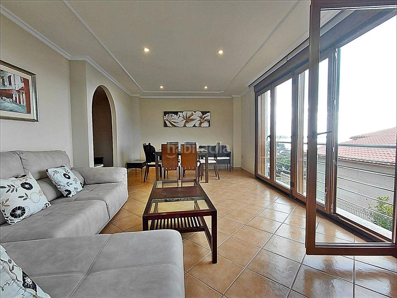 Foto 4b057369-3ed5-45b1-a0d0-3245bdda9ac0. Casa amb aparcament a Dorrón Sanxenxo