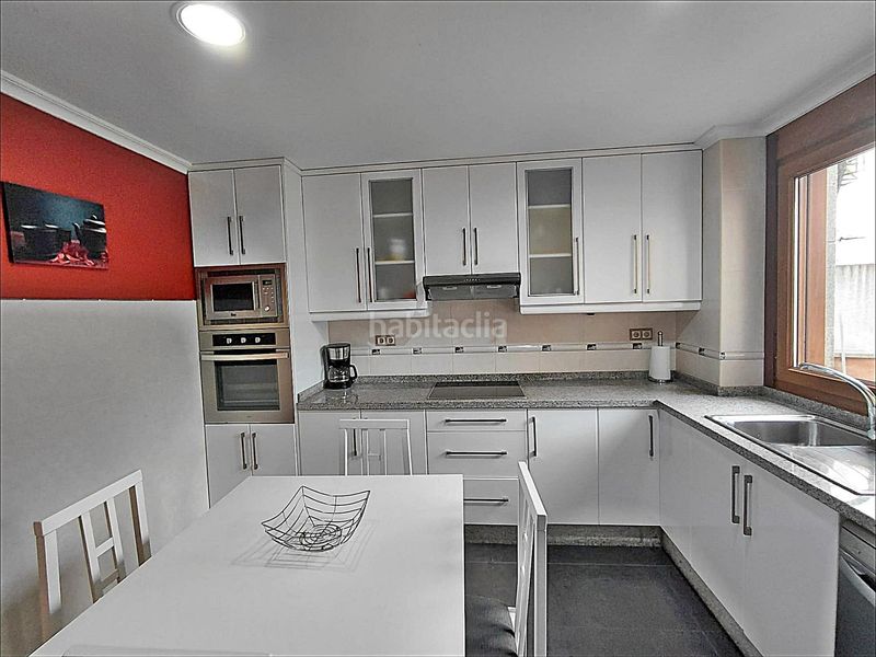 Foto 7f64b866-98d5-46fb-b594-b788456e7b11. Casa amb aparcament a Dorrón Sanxenxo