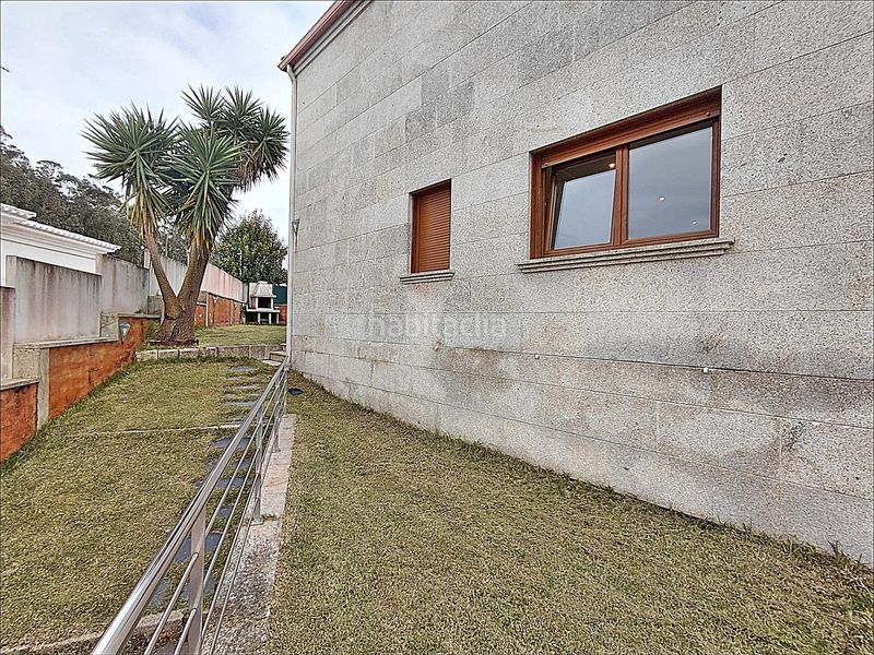 Foto b2e8f040-f5d5-457b-ae93-3c69ea0d795c. Casa amb aparcament a Dorrón Sanxenxo