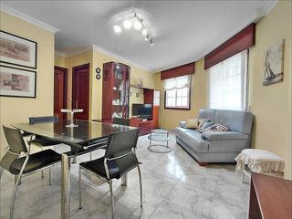Pis  Calle calle cesteiros. Piso en sanxenxo 2 dormitorios, 1 baño, ascensor, garaje y trast