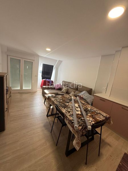 Foto 1a27af56-49c3-4450-bb0e-3effef475076. Lloguer àtic amb aparcament a Boiro