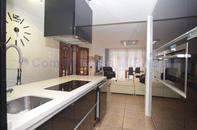 Foto 0cff319b-f421-4cbe-855f-2db5d4e41583. Rent flat with heating parking in Boiro