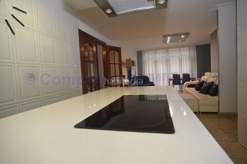 Foto 1fa5e1f6-f9fc-4282-b970-8216d0105221. Rent flat with heating parking in Boiro