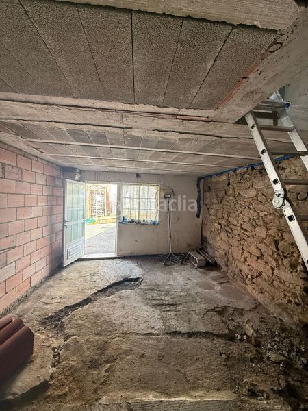 Foto 622d1cbb-1c5c-415d-b824-df6ddc1a3af8. Casa  con gran potencial a reformar 55.000 en Rianxo