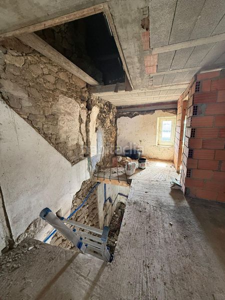 Foto aa3c5097-682a-402c-a171-417f164c4c34. Casa  con gran potencial a reformar 55.000 en Rianxo