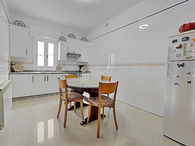 Foto 03635d66-488a-4af7-bdde-c768aef8aa6b. Casa  con vistas al mar en a illa de arousa 5 dormitorios y jardín privado en Illa de Arousa (A)