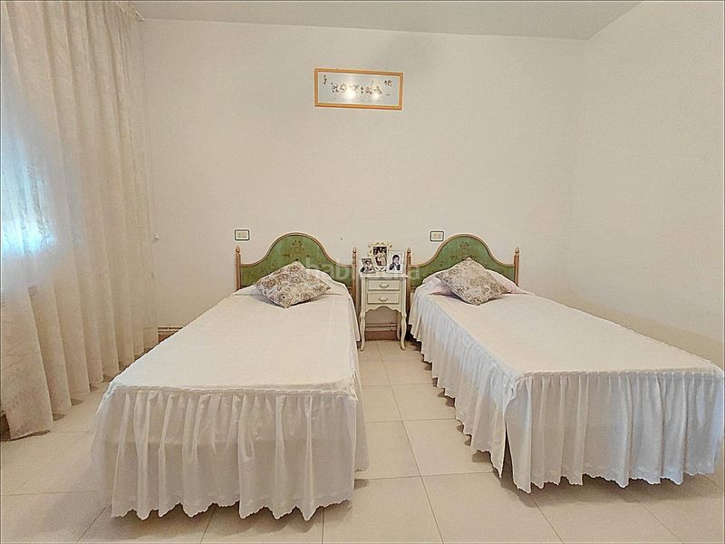 Foto 932d968f-92d5-459e-83e2-7b510c19ff23. Casa  con vistas al mar en a illa de arousa 5 dormitorios y jardín privado en Illa de Arousa (A)