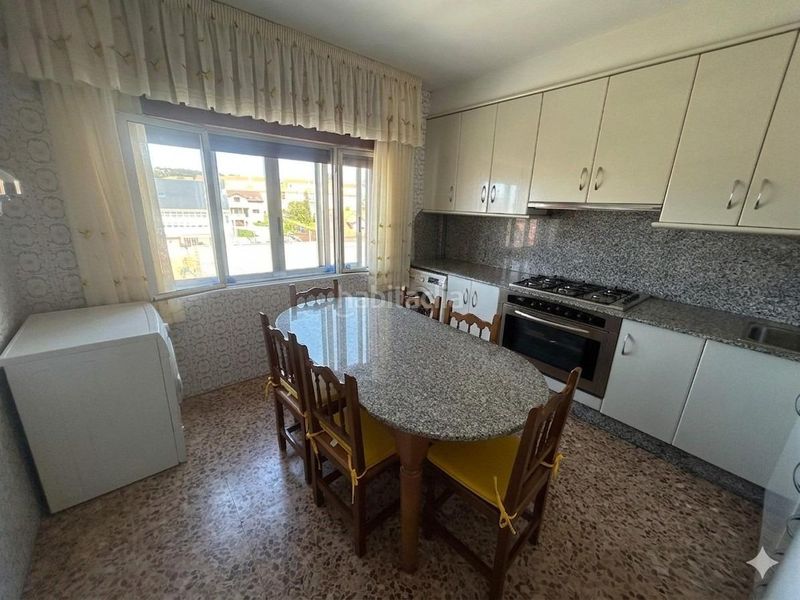 Foto 3dd08f55-98da-41bb-ab2a-53b6a6d0eaa5. Piso  con vistas al mar en Castiñeiras a 30 metros de la playa en Ribeira