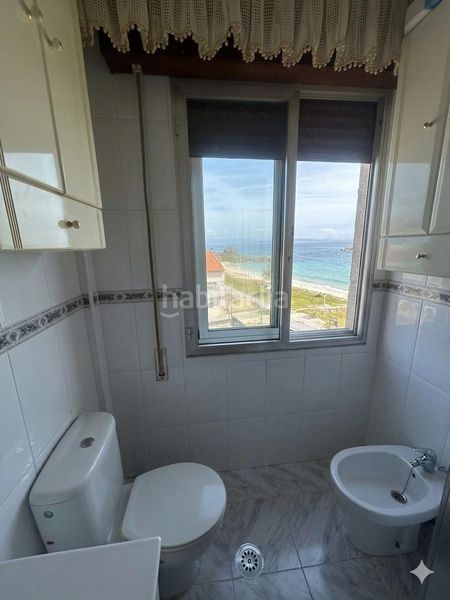 Foto abfcfa67-1c47-4823-8c2c-885dd05b1f69. Piso  con vistas al mar en Castiñeiras a 30 metros de la playa en Ribeira