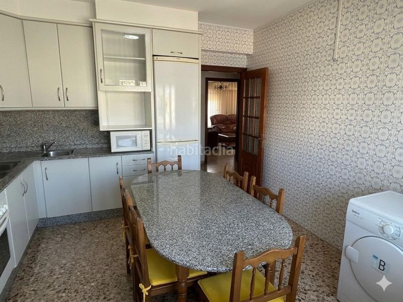 Foto d3d0001f-1e94-46b3-99bf-a7185042ce1e. Piso  con vistas al mar en Castiñeiras a 30 metros de la playa en Ribeira