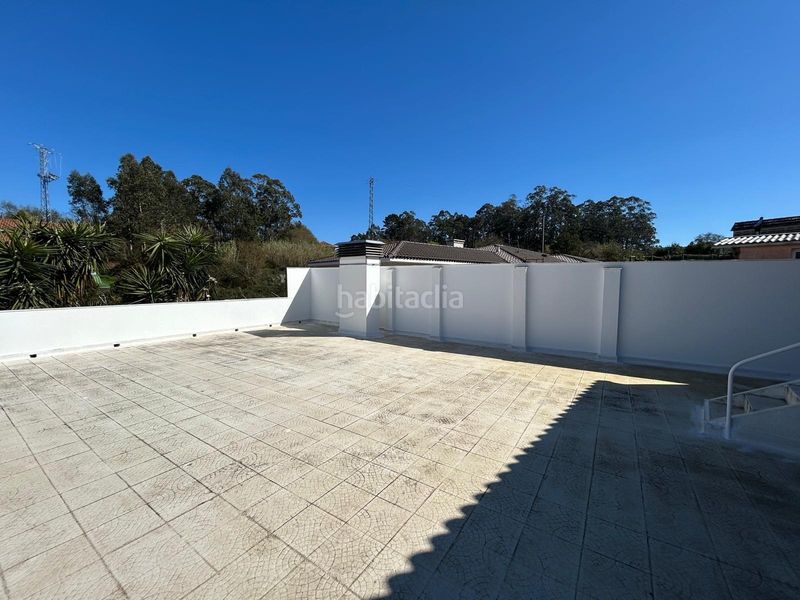 Foto 8ce42461-4cc8-4e46-84ce-6c18cdd76a62. Casa amb aparcament a Boiro