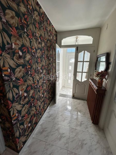 Foto bd0d65f8-407c-4ec2-beaf-c35047ed3c1a. Casa amb aparcament a Boiro