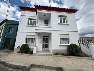 House in Pobra do Caramiñal (A). Casa de 5 habitaciones dividida en 2 viviendas independientes  g
