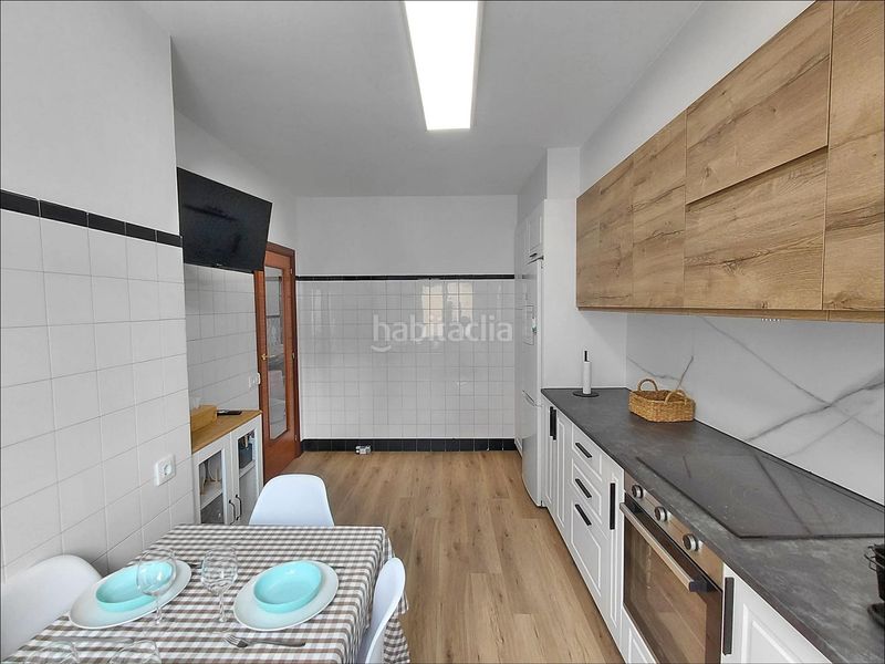 Foto 7a7c21e2-5d0f-40d8-b02f-345d1809d0b9. Casa amb calefacció aparcament a O Carril Vilagarcía de Arousa