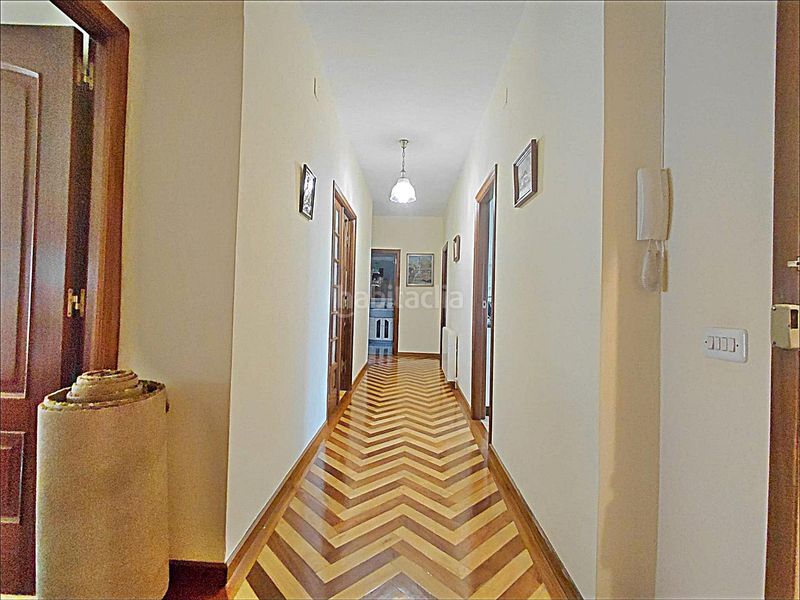 Foto a7083ce2-a373-47af-b07d-257416942ba6. Edificio in Cuntis