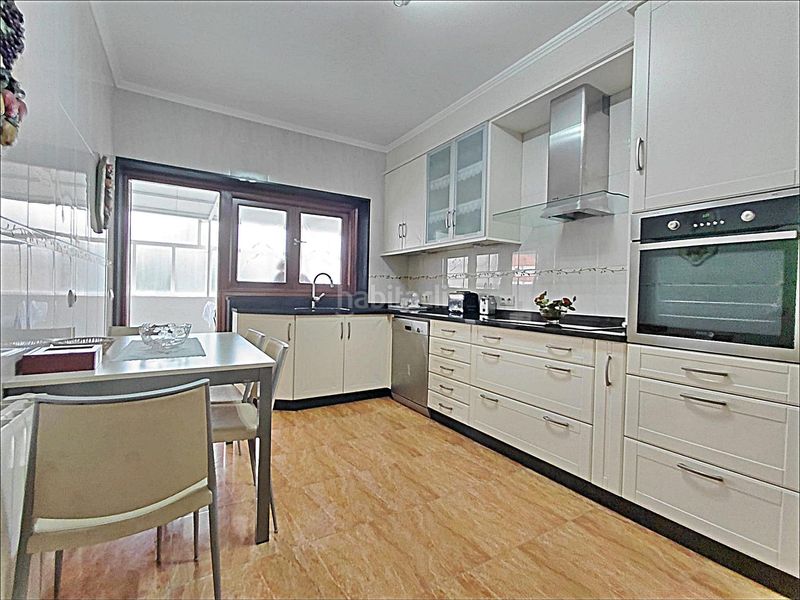 Foto a7a7b733-9fa3-4ef3-b16c-8735abc86b91. Edificio in Cuntis