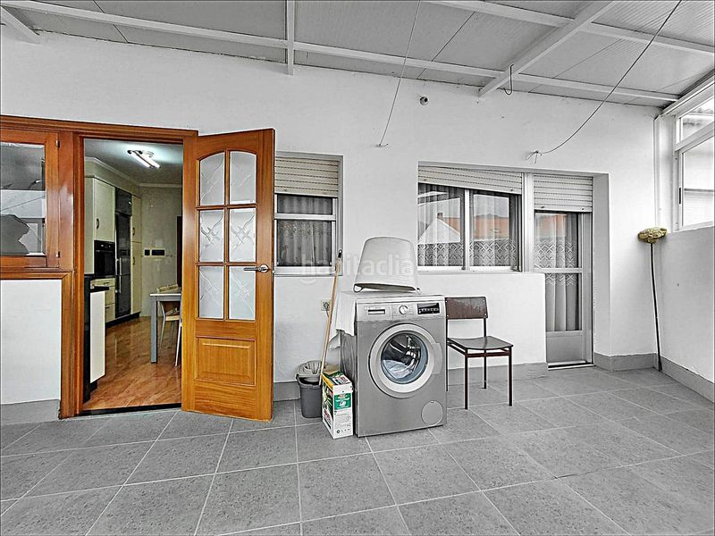 Foto bdc25216-907f-49d9-9a31-4f5d7be9e6ec. Edificio in Cuntis