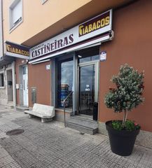 Business premise in Castiñeiras. Se vende licencia de estanco a pie de playa