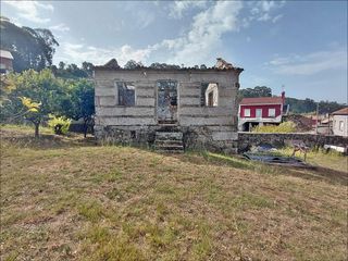 Casa a Cea. Casa de piedra para restaurar  buena ubicación