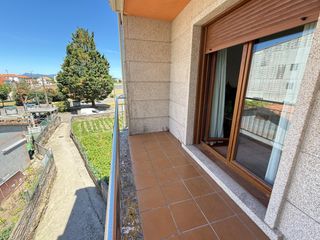 Appartement à Grove (O). Amplio piso seminuevo en o grove con terraza y vistas