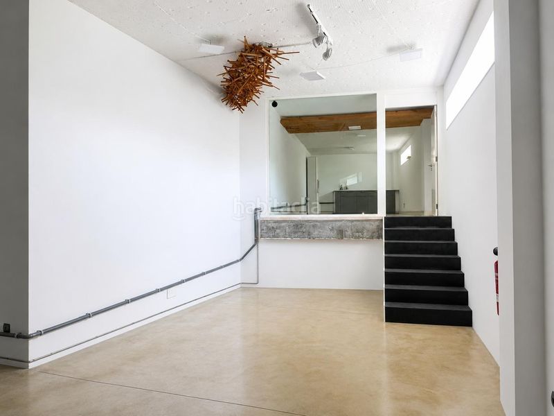 Foto c42ab0bd-b2f0-4d08-881c-b587368a4845. Local comercial a barraña 55 a Boiro
