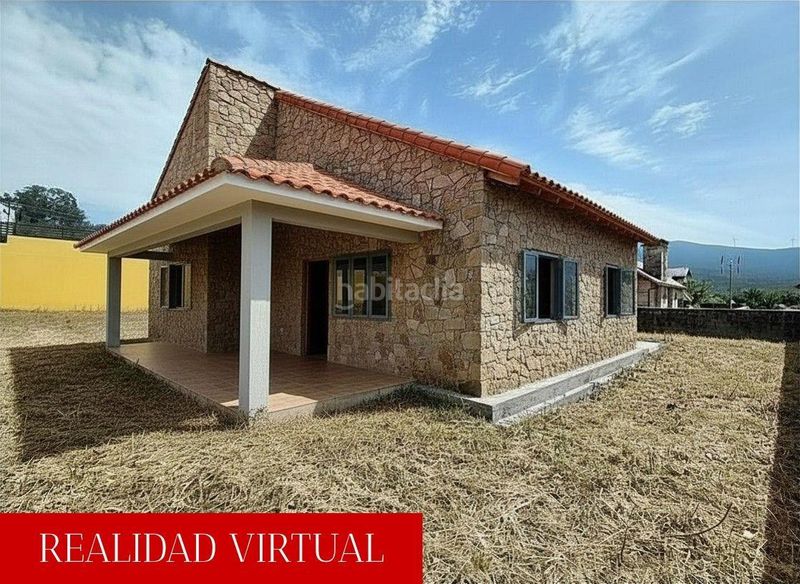 Foto a3b1f02d-83f4-49d5-b6c5-98d729af1ddd. Casa amb aparcament a Catoira