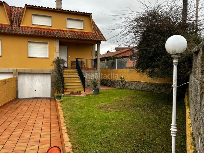 Foto 070f4731-15b3-4a3a-93f5-49664ad27164. Casa aparellada amb aparcament a Grove (O)